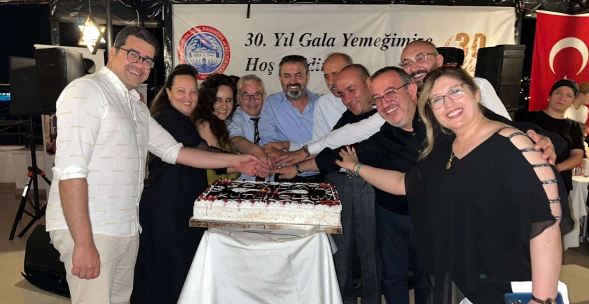 Derneğimizin 30. Yıl Pastasını Kestik